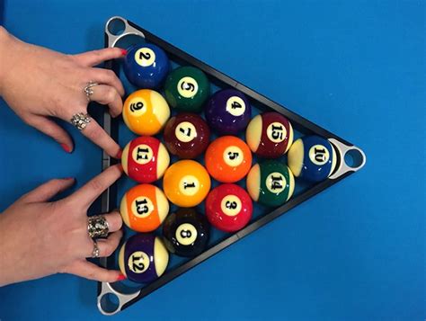 racking pool balls